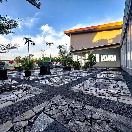 Prima Sr Hotel & Convention Yogyakarta Sleman (Yogyakarta) Exterior foto