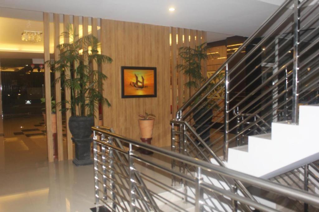 Prima Sr Hotel & Convention Yogyakarta Sleman (Yogyakarta) Exterior foto