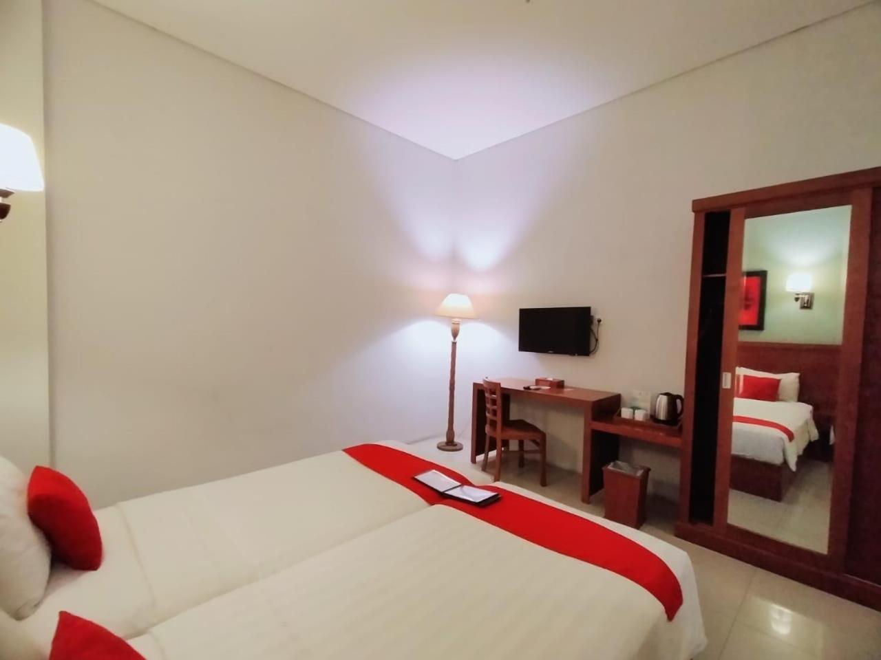 Prima Sr Hotel & Convention Yogyakarta Sleman (Yogyakarta) Exterior foto