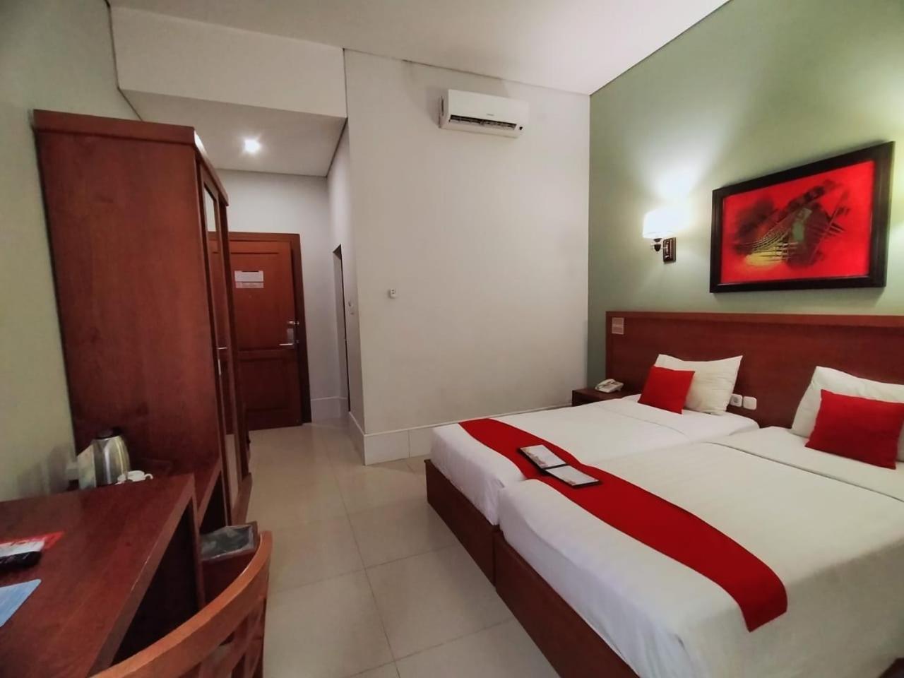 Prima Sr Hotel & Convention Yogyakarta Sleman (Yogyakarta) Exterior foto