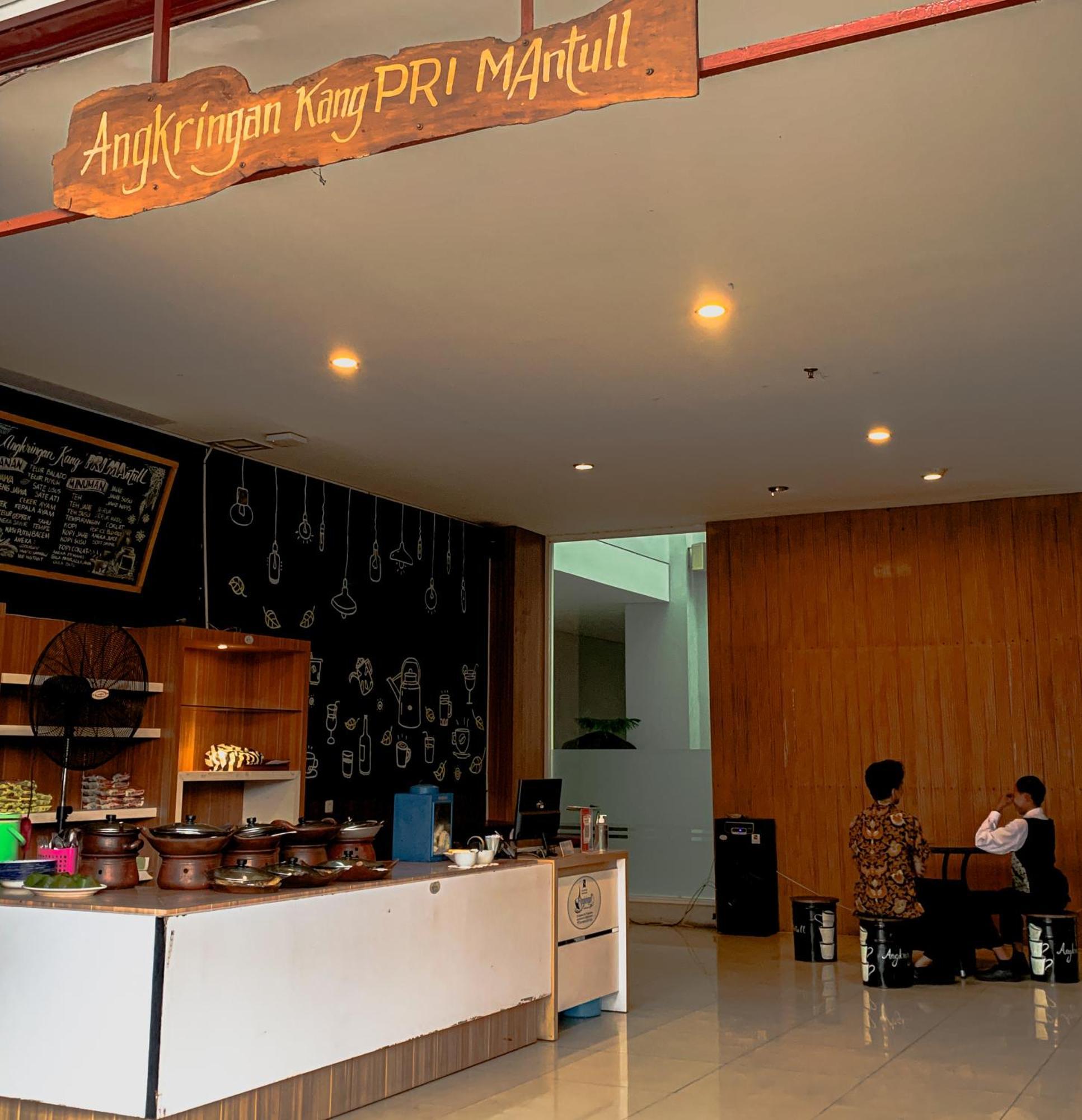 Prima Sr Hotel & Convention Yogyakarta Sleman (Yogyakarta) Exterior foto