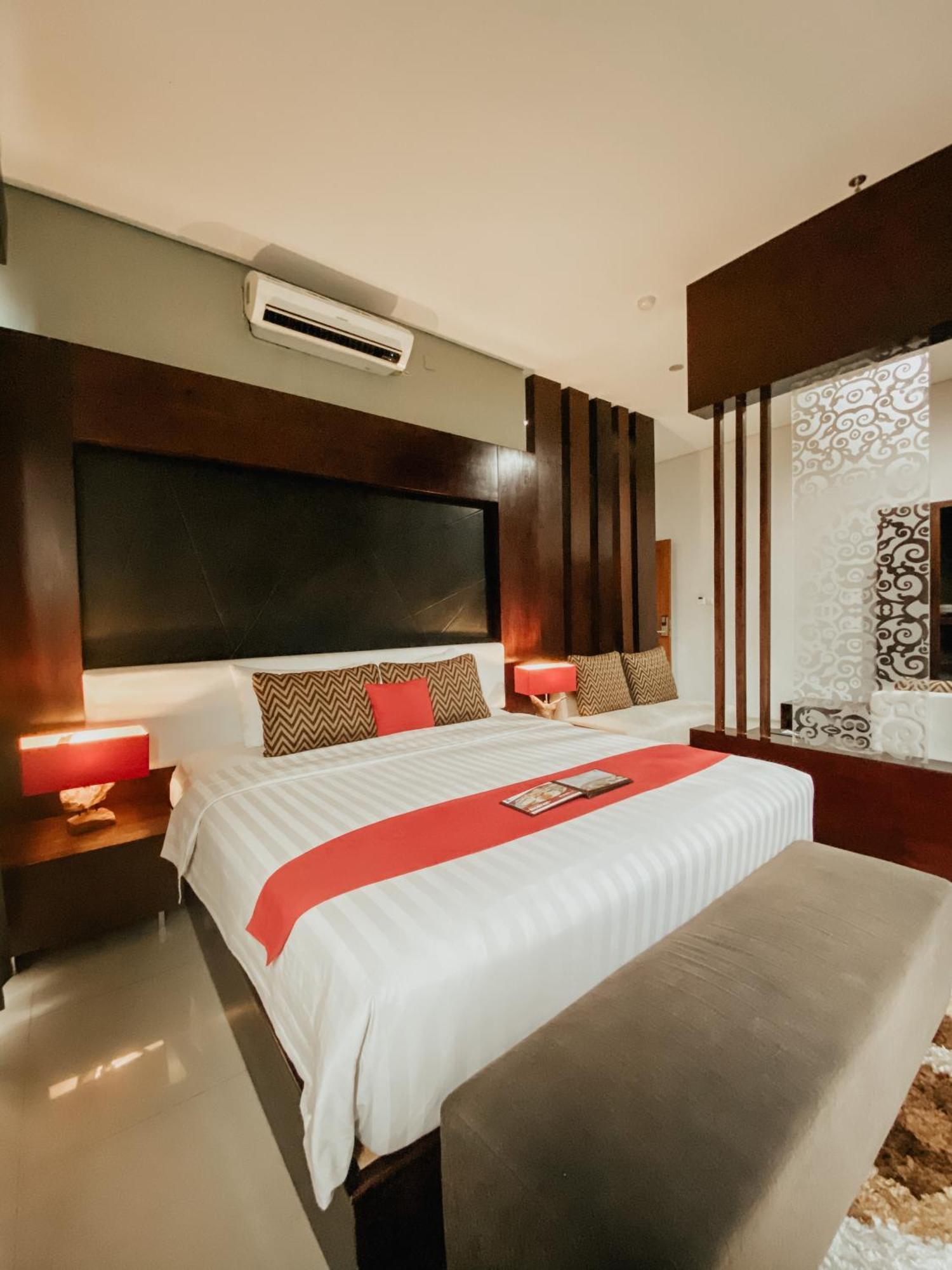Prima Sr Hotel & Convention Yogyakarta Sleman (Yogyakarta) Exterior foto