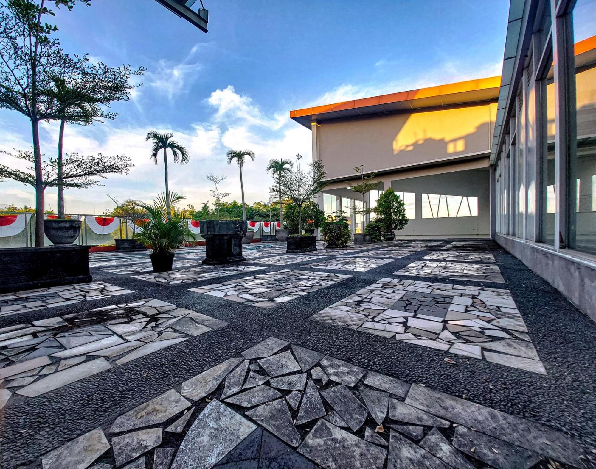 Prima Sr Hotel & Convention Yogyakarta Sleman (Yogyakarta) Exterior foto