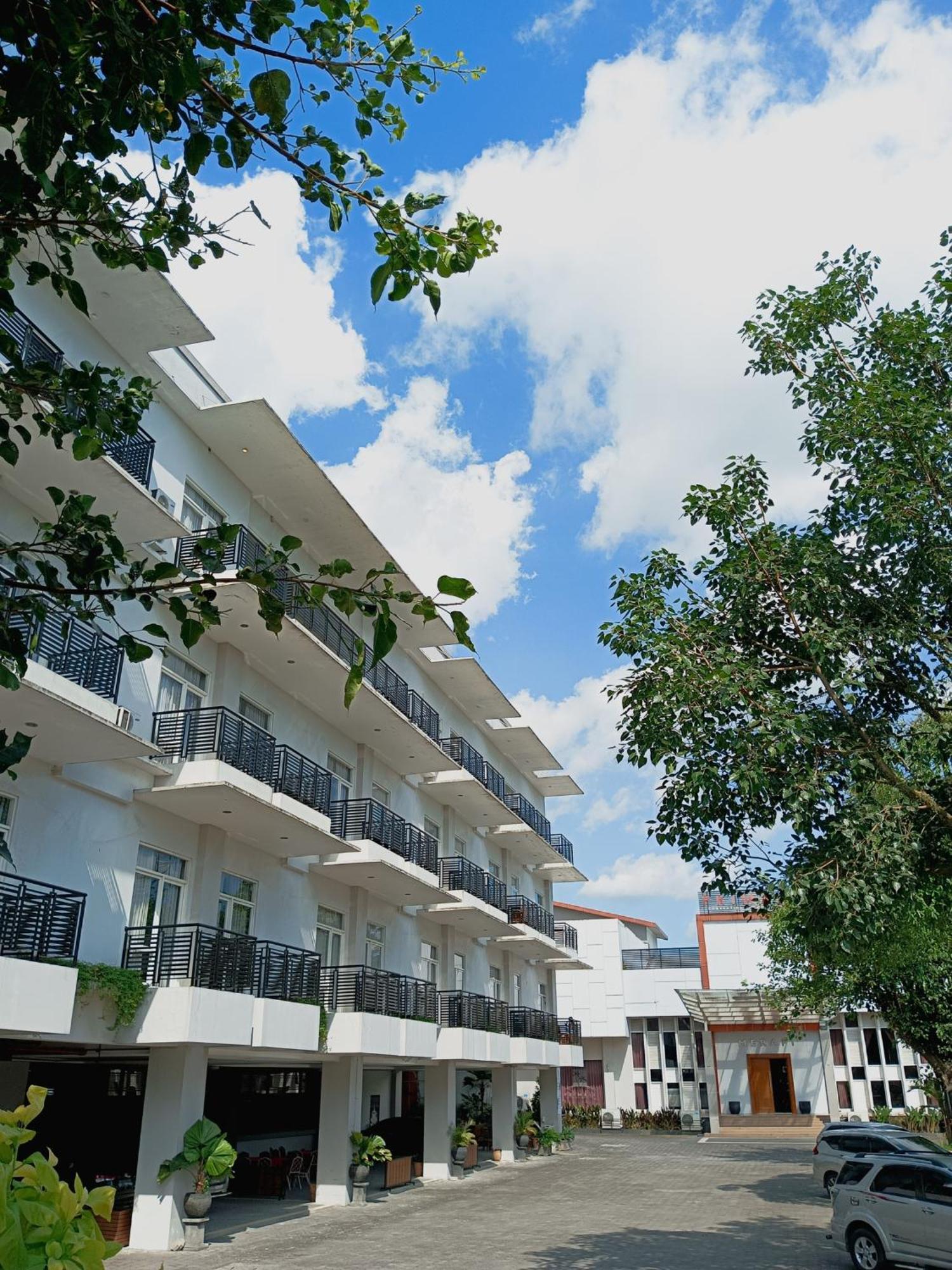 Prima Sr Hotel & Convention Yogyakarta Sleman (Yogyakarta) Exterior foto