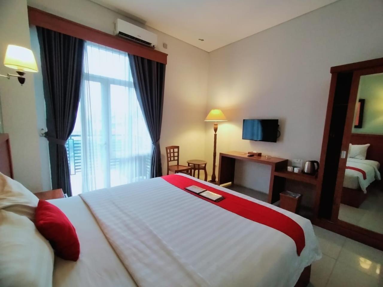 Prima Sr Hotel & Convention Yogyakarta Sleman (Yogyakarta) Exterior foto