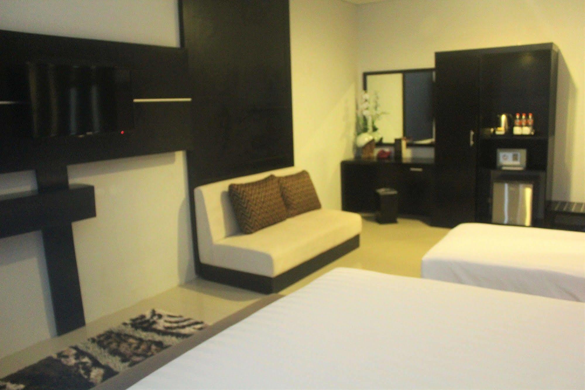Prima Sr Hotel & Convention Yogyakarta Sleman (Yogyakarta) Exterior foto