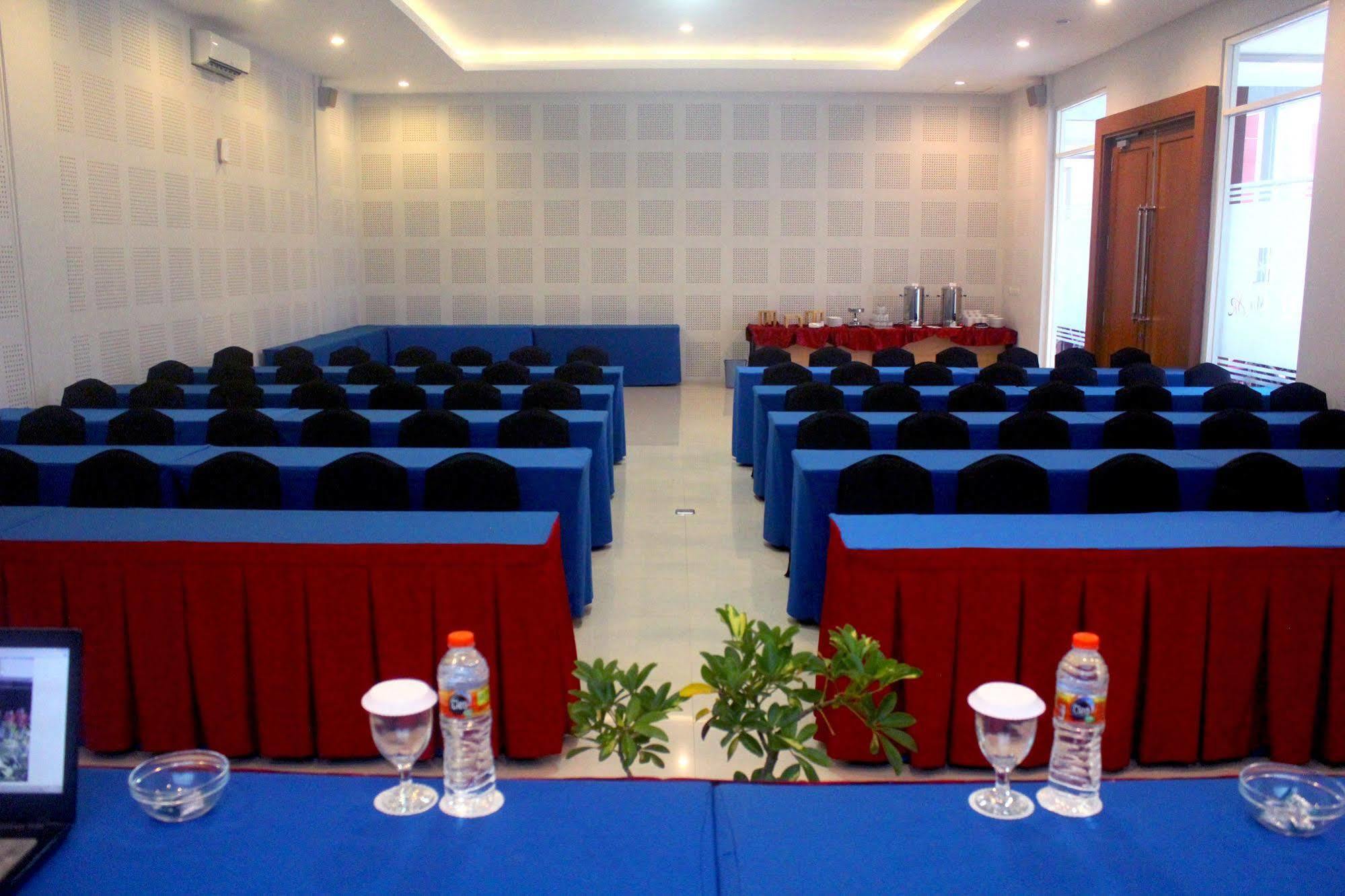 Prima Sr Hotel & Convention Yogyakarta Sleman (Yogyakarta) Exterior foto
