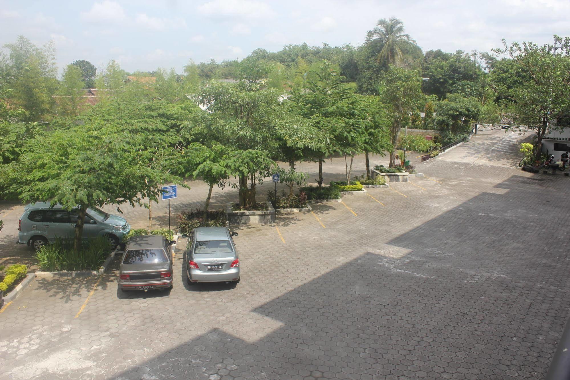 Prima Sr Hotel & Convention Yogyakarta Sleman (Yogyakarta) Exterior foto