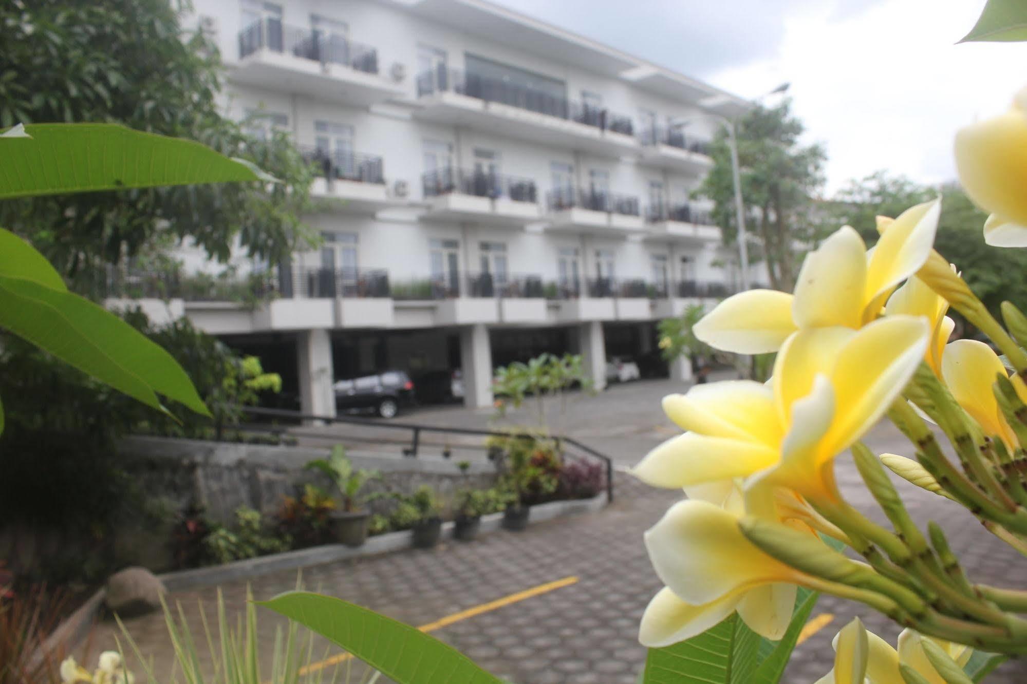 Prima Sr Hotel & Convention Yogyakarta Sleman (Yogyakarta) Exterior foto