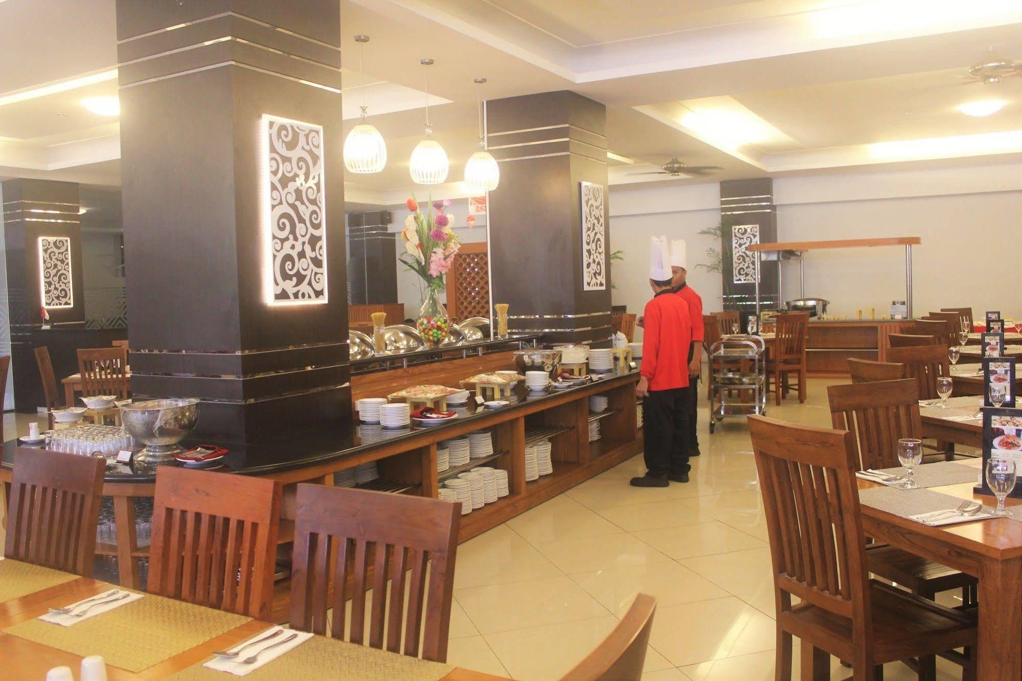Prima Sr Hotel & Convention Yogyakarta Sleman (Yogyakarta) Exterior foto